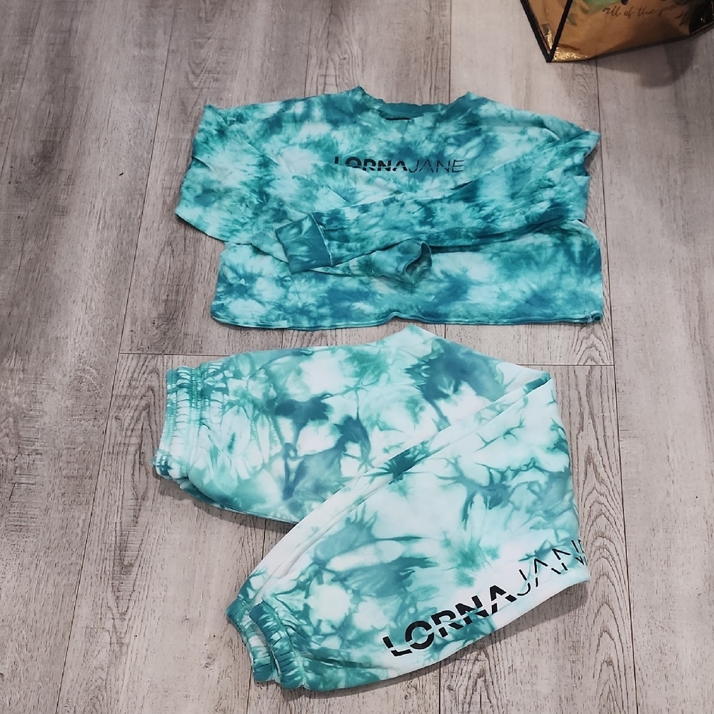 Lorna Jane Teal and White Tie-Dye Set